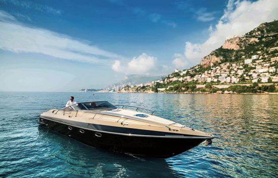 Hunton-Luxury-Yacht-XRS43-Long