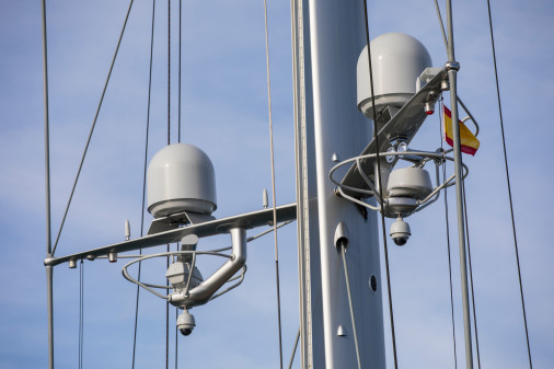 Inmarsat dual antenna Fitted on S/Y Ganesha