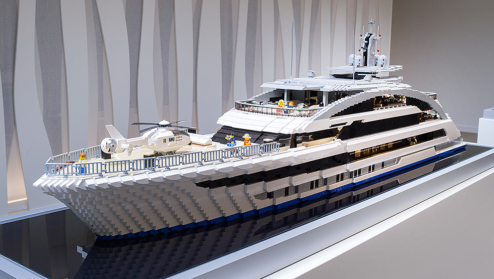 lego luxury yacht